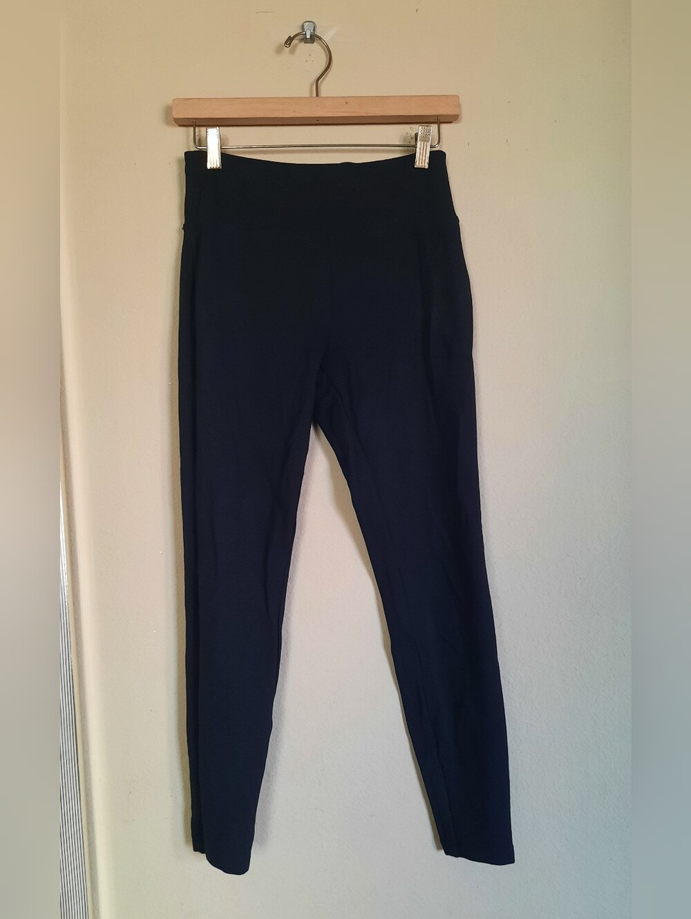 Peace And Pearl Classic Women's Black Ponte Leggings